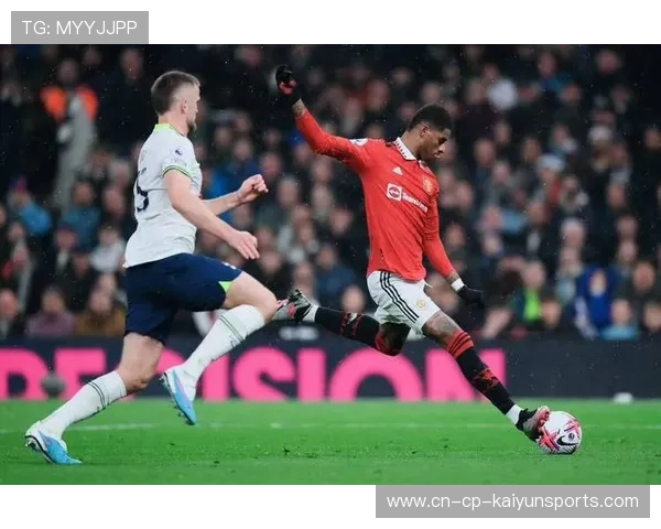 拉什福德弧顶远射曼联扳平在望